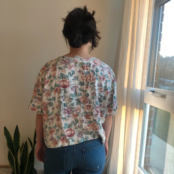 vintage floral crop top with button detail - Picture 2 of 6